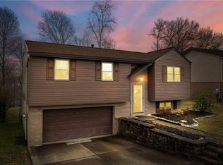 2833 Stanley St, South Park, PA