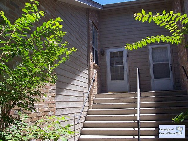 1st image of 8 Oak Villa Rd #G-2