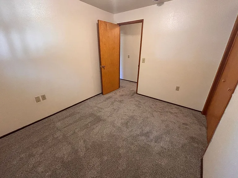 595 NW Oak Ave — Photo 20
