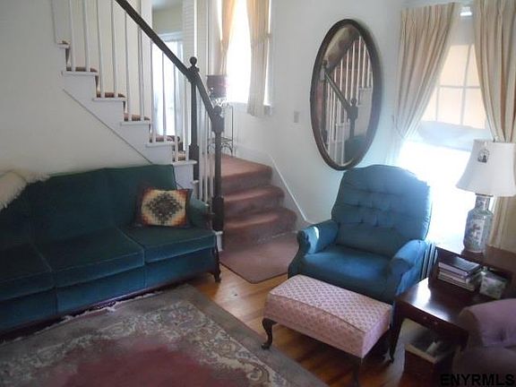 4th image of 1 Maplewood Ct