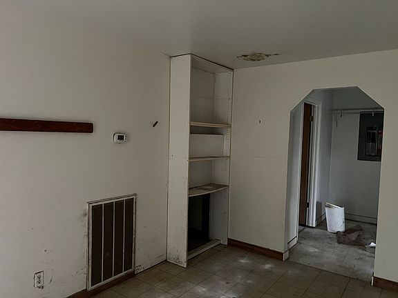 2nd image of 176 Ewing Ln