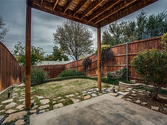 5th image of 2328 Throckmorton St