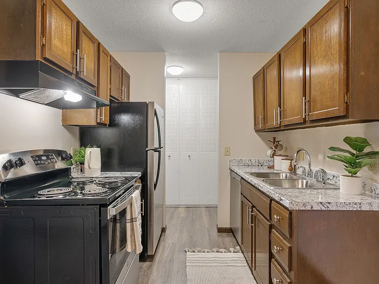 Eastgate Apartments — Photo 30