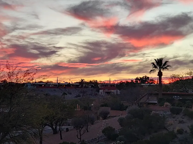 897 W Desert Hills Dr — Photo 14
