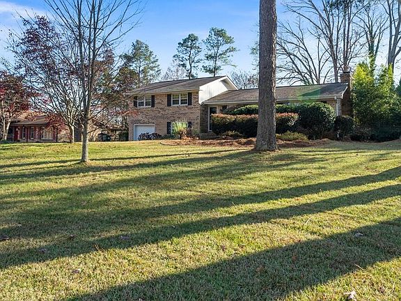 2nd image of 608 Evergreen Dr