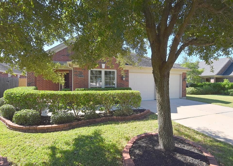 1st image of 1723 Magnolia Lk