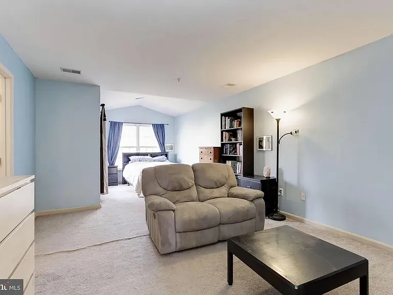 208 Goldsborough Dr — Photo 10