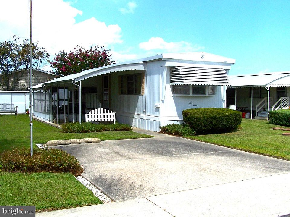 1st image of 138 S Ocean Dr