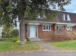 920 Dynes Rd #44, Ottawa, ON K2C 0G8