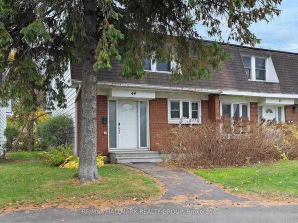 920 Dynes Rd #44, Ottawa, ON K2C 0G8