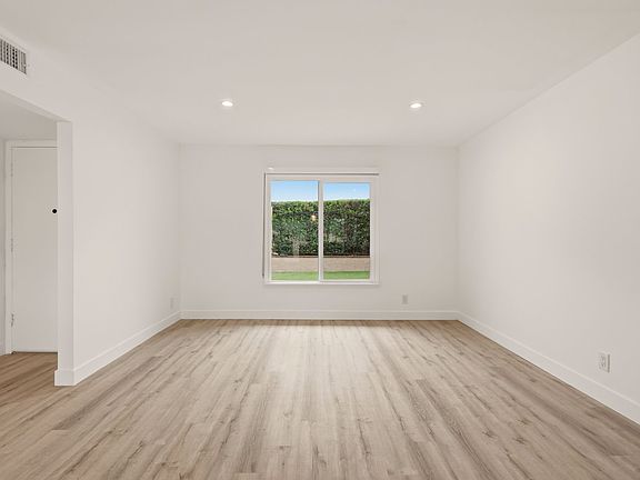 3rd image of 725 Palomares Ave
