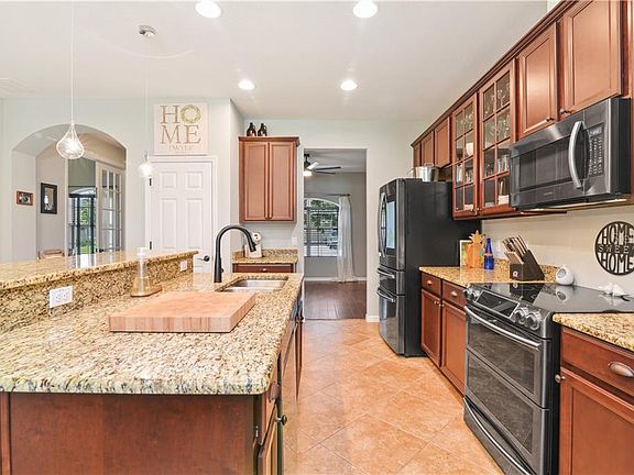 5th image of 258 Kearny Beale Way