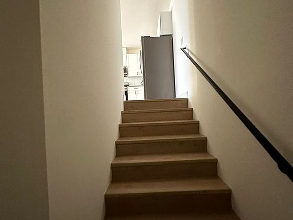 4th image of 13740 Oxnard St #13748