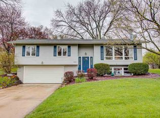 5209 Meadowood Dr, Fitchburg, WI 53711