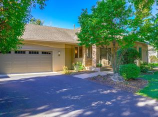 38 Summit Ln, North Oaks, MN 55127