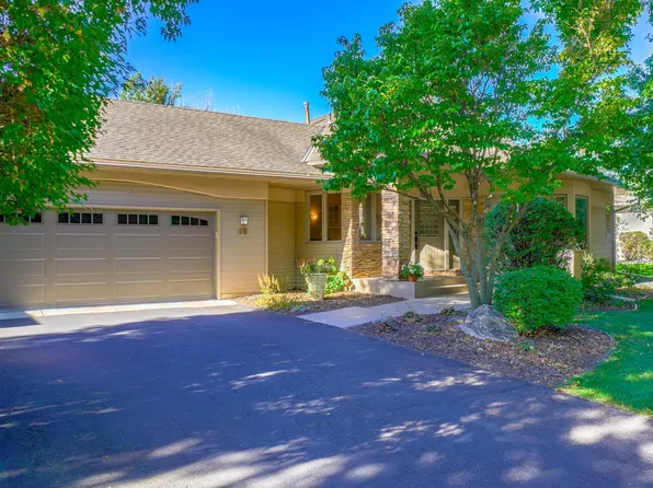 38 Summit Ln, North Oaks, MN 55127