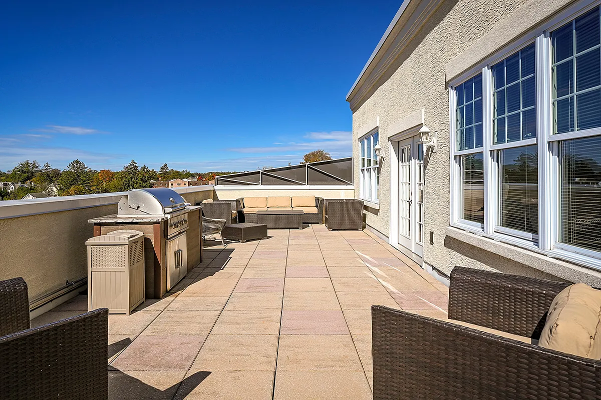 Outdoor Lounge - The Athens