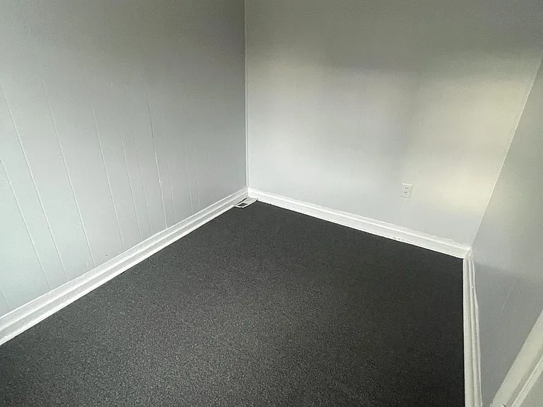 814 Upland St — Photo 17