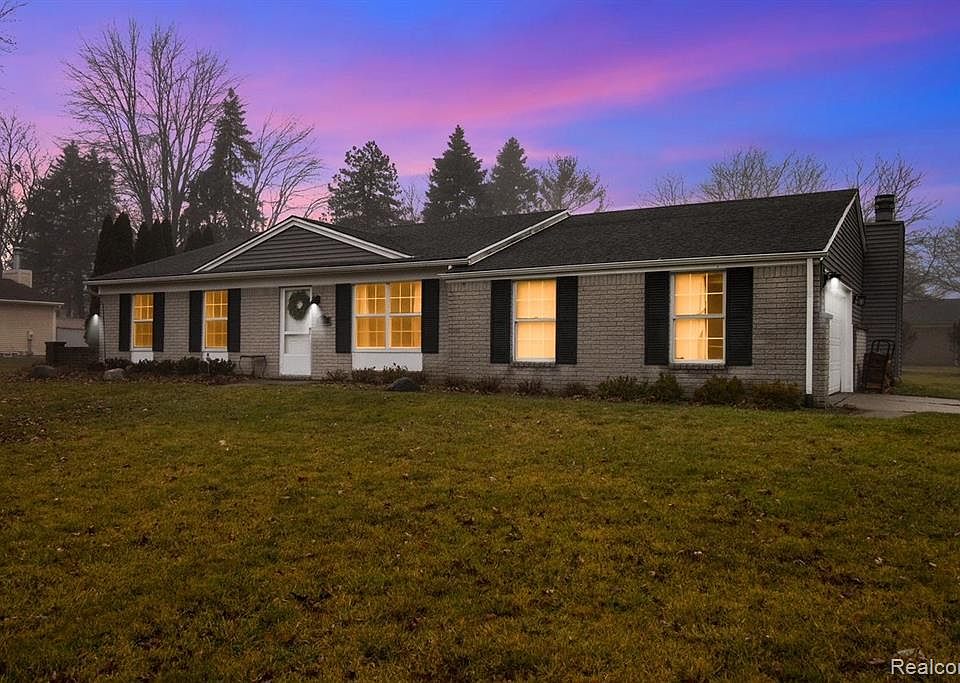 1st image of 1665 Oak Grove Dr