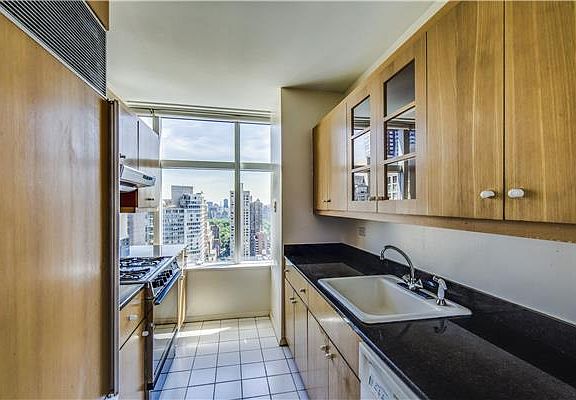 4th image of 160 W 66th St APT 33D