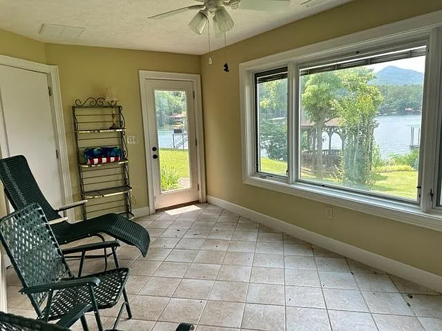 662 Waters Edge Cv — Photo 32