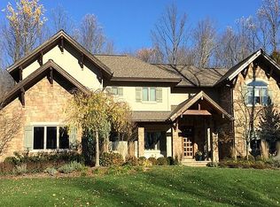7460 Faraway Trl, Chagrin Falls, OH 44023
