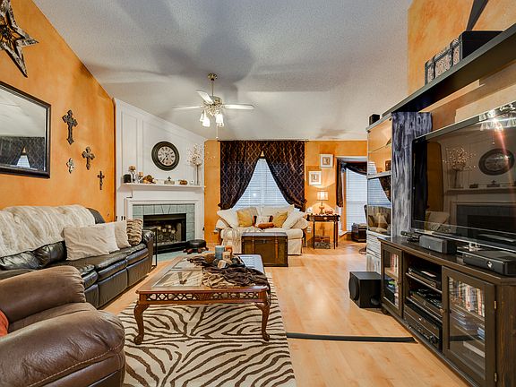 5th image of 521 Newberry St