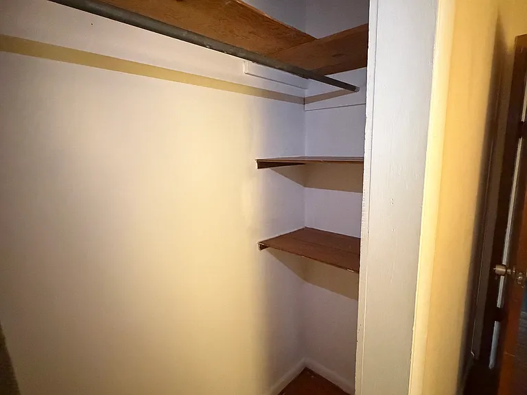 5156 Lester St — Photo 7