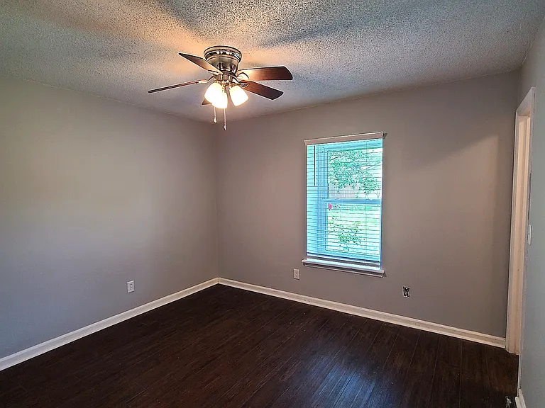 121 Foxwood Cir — Photo 5