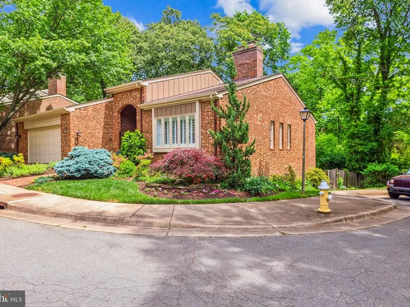 1701 Maple Hill Pl, Alexandria, VA 22302