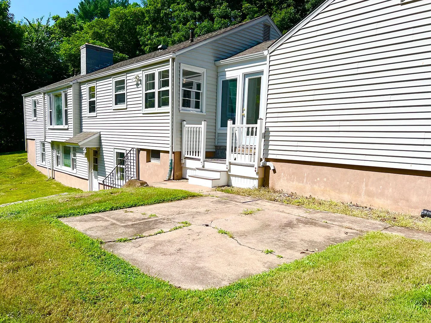 Main Street, Glastonbury single family home — Photo 3