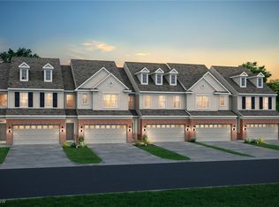 960-1 Memory Ln, Aurora, OH 44202