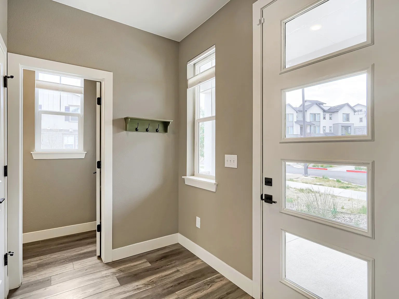 3 bed, 2.5 bath, 1885 sqft, $2,850 — Photo 4