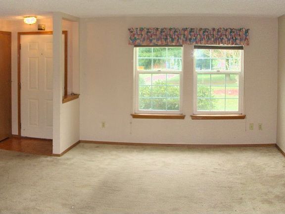 4th image of 309 203rd Street Ct E