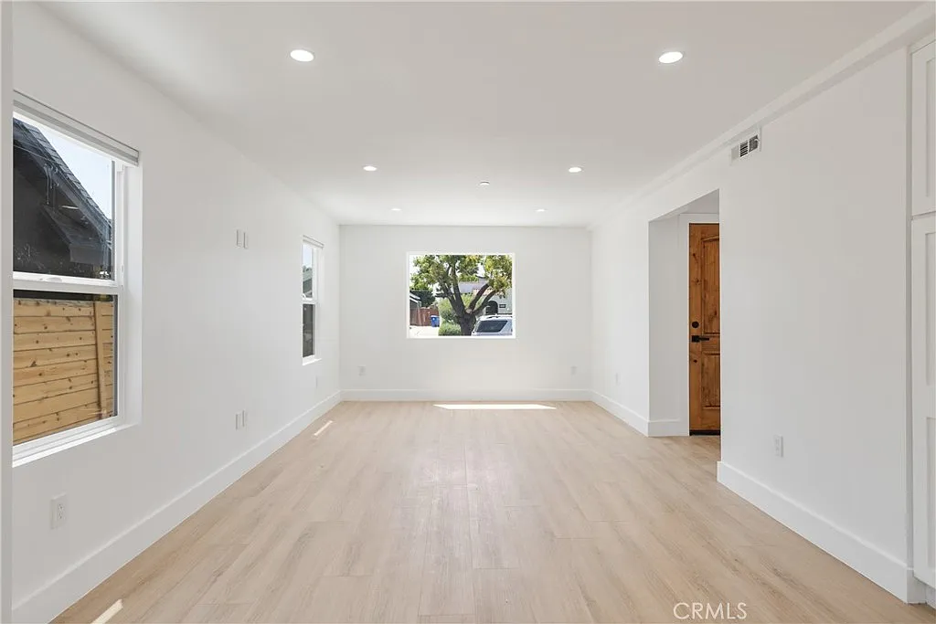 3 bed, 1250 sqft, $4,000 — Photo 4