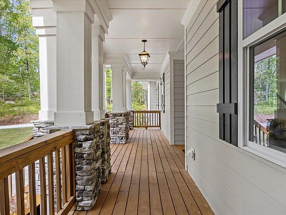 4th image of 197 Kings View Ln