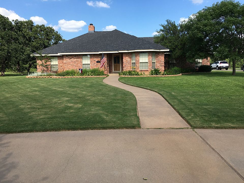 Middle view of house front