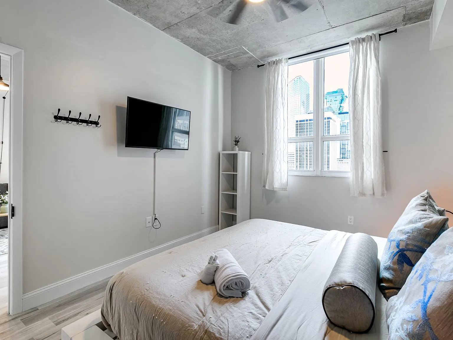 1 bed, 695 sqft, $3,000 — Photo 2