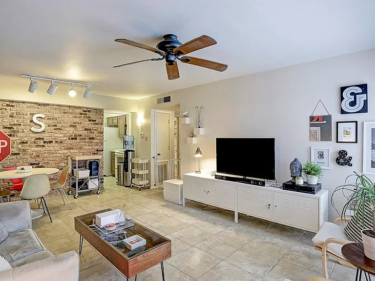 2507 Montrose Blvd #10 — Photo 3