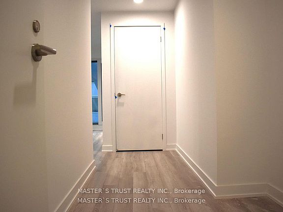 5th image of 230 Simcoe St #1813