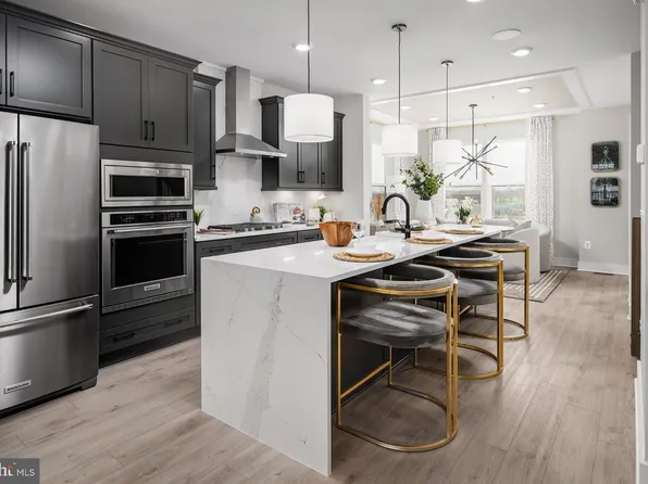 W Peninsula Dr, Baltimore, MD 21230