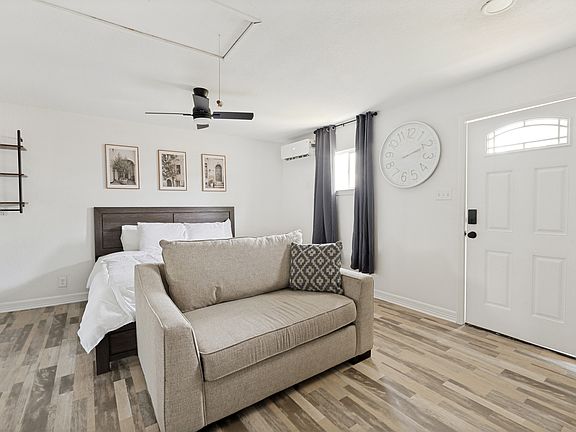 4th image of 438 E Wright Blvd #2