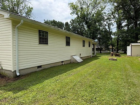 4th image of 10 Morgan Cir