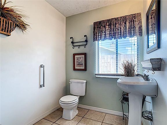 5th image of 1305 Sterling Oaks Dr