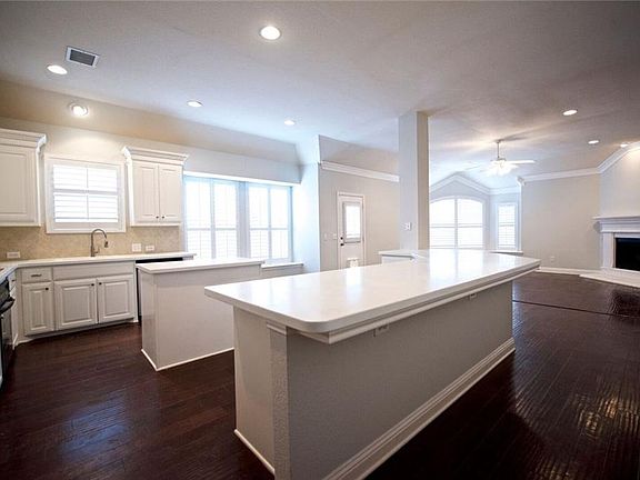 2nd image of 11049 Southwyck Dr