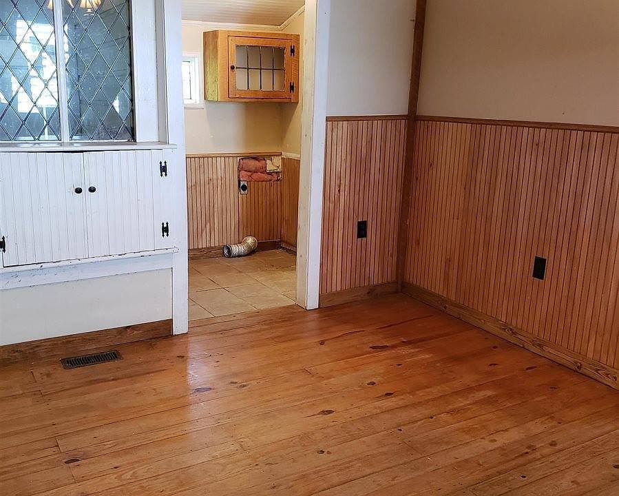 214 S Main St Campobello SC Zillow