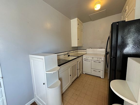 3rd image of 1035 H St