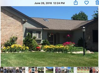 9046 Woods Edge Dr, Commerce Township, MI 48382