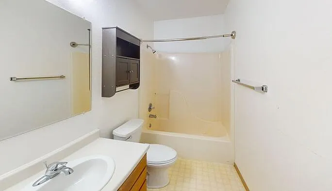 300 1st St NE #1 — Photo 9