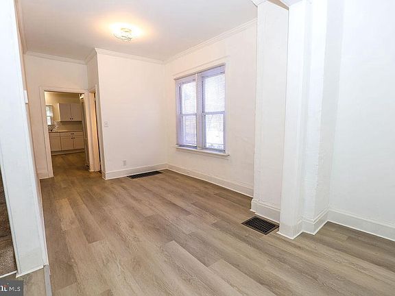 5th image of 914 Norwood St